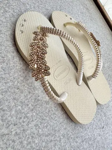 Havaianas 비쥬가 달린 비치 샌들 23cm