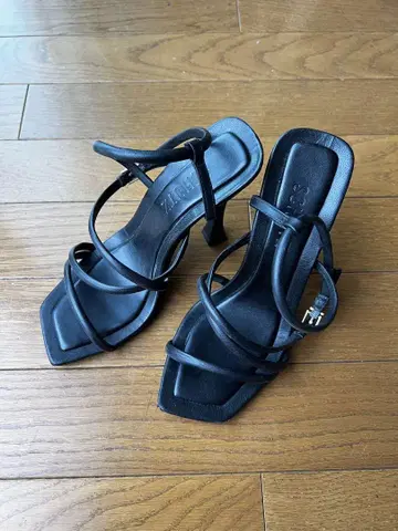 Schutz Lovy strappy sandal 스트랩 샌들 힐