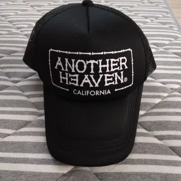 ANOTHER HEAVEN 트래커 캡