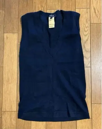 아페쎄 A.P.C. 네이비 슬리브리스 티셔츠 S