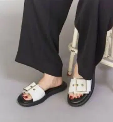 새상품! UNITED ARROWS 산드로 가죽 샌들 38