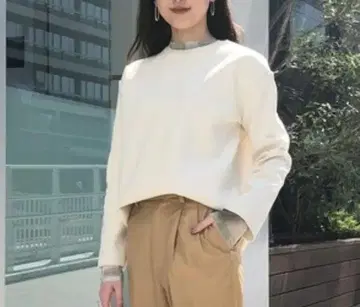 스터닝 루어 아모사 풀오버 화이트 긴팔 S 사이즈