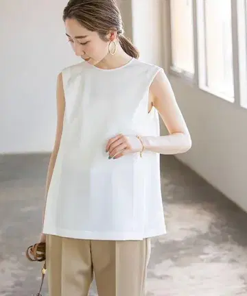 미사용 새상품 노블 프론트 벤츠 슬리브리스 풀오버