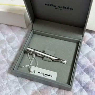 밀라 쉔 실버 넥타이핀