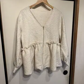 화이트 보아 노카라 자켓