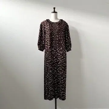 잉게보그 린란 패턴 핀턱 레이스 원피스