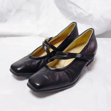 새상품급 긴자 요시노야 스트랩 펌프스 스퀘어토 22cm 블랙 양가죽