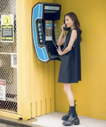 컷 아웃 미니 원피스