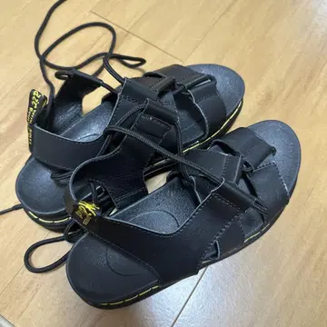 Dr.martens Nartilla 샌들