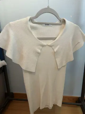 SNIDEL 화이트 프릴 가디건풍 반팔 상의