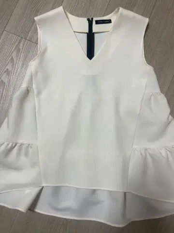 YOKO CHAN 화이트 슬리브리스 탑 요코짱 38
