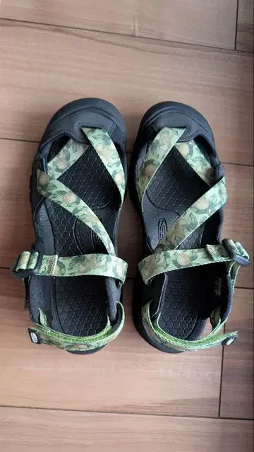 KEEN 아웃도어 샌들 레몬 패턴 25.5cm