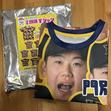 선수 얼굴 패턴 티셔츠 모토베 케이토