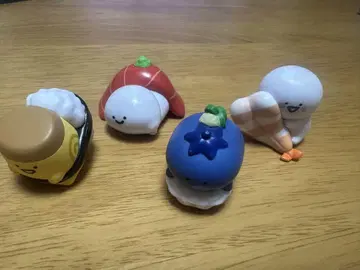 문구와 함께 가챠 4개 세트