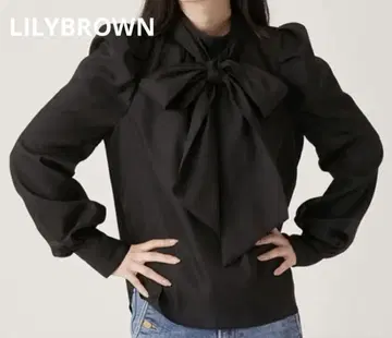 LILYBROWN 릴리 브라운 빅 보타이 블라우스 블랙