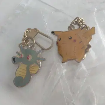 1990년대 피카츄&타츠 메탈 키링 골드 레트로