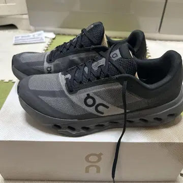 On Cloudsurfer Next 러닝화 그레이 사이즈
