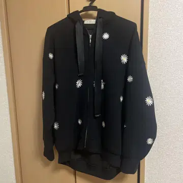 Chesty 블랙 꽃무늬 자수 후드티 사이즈 0