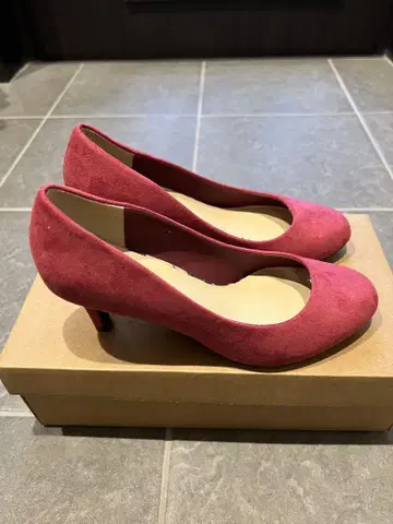 RANDA 빨간색 스웨이드 펌프스 22.5cm