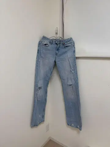 자라 라이트 블루 데미지 데님 팬츠
