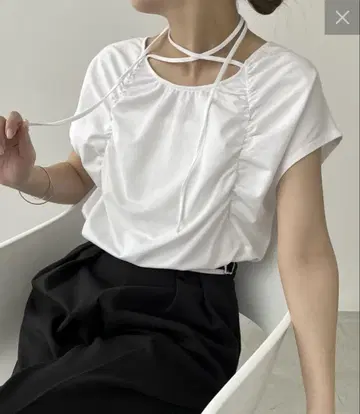 CAPRICIEUX LE'MAGE 개더 프렌치 티셔츠
