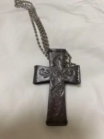 크로스 가죽 스트랩 지갑 조각가