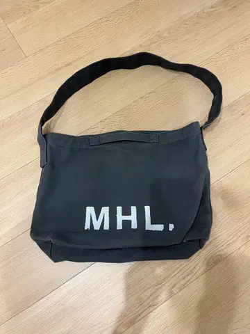 MHL. 캔버스 숄더백 그레이