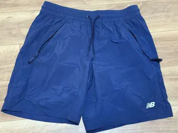 New Balance 네이비 숏 팬츠