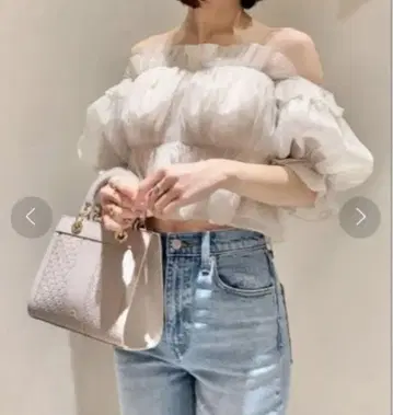 snidel 볼륨 개더 오프숄더 블라우스