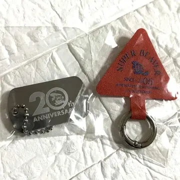 20주년 기념 빨간색 키링 슈퍼 비버 회장에서 구입