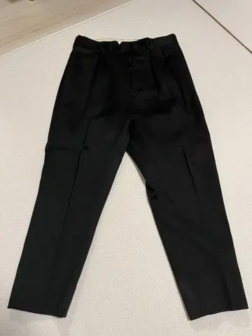 NEAT 슬랙스 피케 블랙