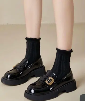 블랙 에나멜 로퍼 [새상품급]