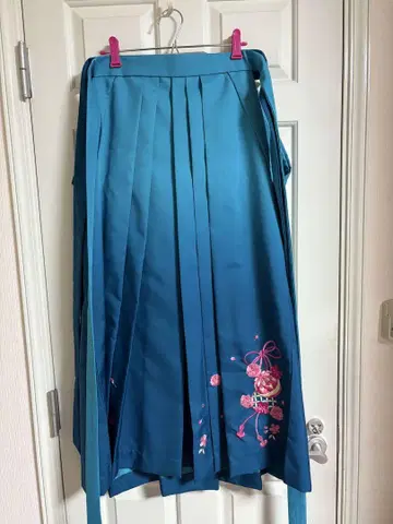 그라데이션 파란색 꽃무늬 자수 하카마 졸업식