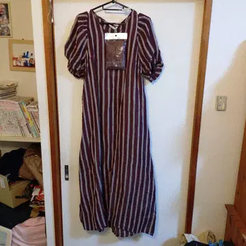 FREAKSstore 브라운과 베이지 스트라이프 반팔 원피스