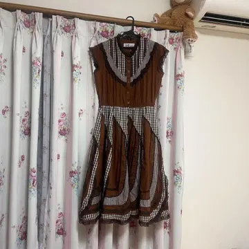 브라운 슬리브리스 원피스