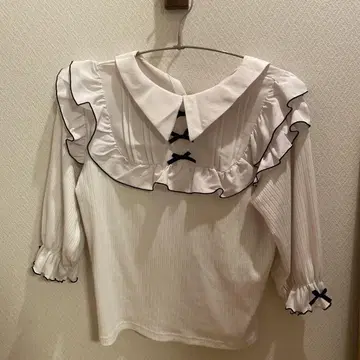 노에미 요크 리본 프릴 티셔츠