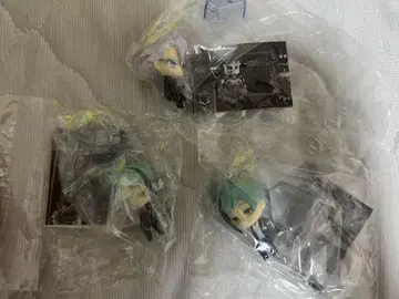 트위스트 옥타비넬 앉은 마스코트