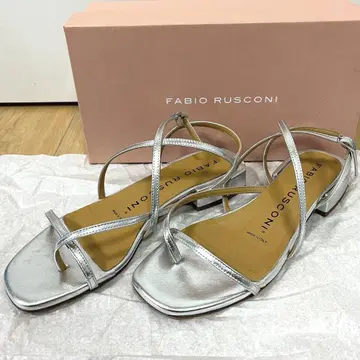 새상품급 FABIO RUSCONI (파비오 루스코니) 실버 샌들 38