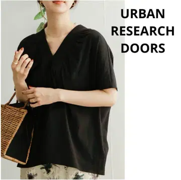 URBAN RESEARCH DOORS 핀턱 개더 V넥 블라우스