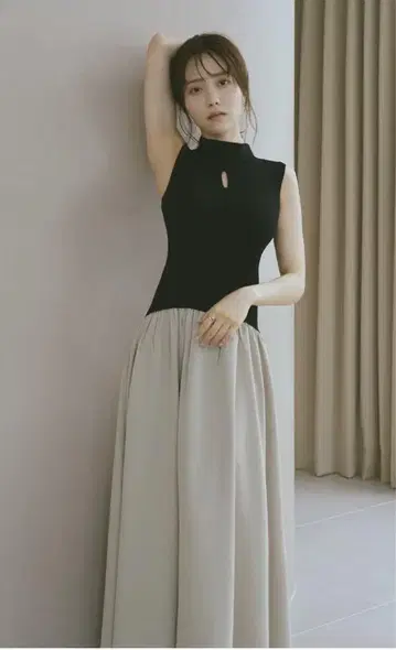 VALLAN 슬리브리스 원피스 블랙 베이지