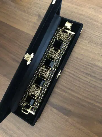 Sonia Rykiel 소니아 리키엘 골드와 블랙 장식 팔찌