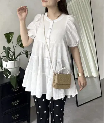 프로즈베일 펄 버튼 퍼프 슬리브 셔링 티어드 블라우스