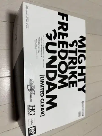 HG 마이티 스트라이크 프리덤 리미티드 클리어 한정판