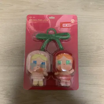 POPMART CRYBABY 사랑 때문에 울고 있어요