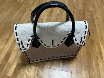 카빙 백 그레이스 콘티넨탈