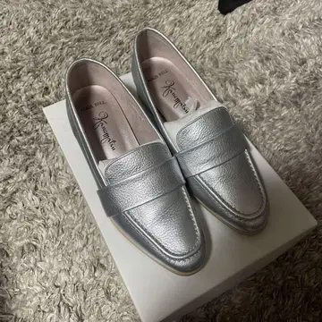 긴자 카네마츠 펌프스 실버 23.5cm