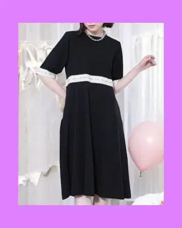 미사용 새상품! 허리와 소매에 영문 로고 테이프 디자인 원피스