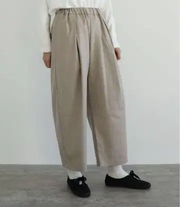 un cinq 베이지 팬츠