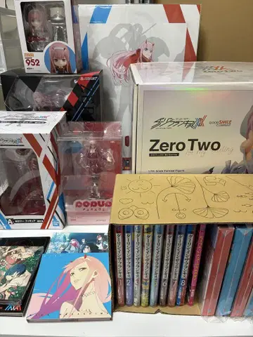 달링 인 더 프랑키스 DVD & 굿즈 & 제로 투 피규어 등 묶음 판매