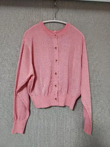 핑크 버튼이 달린 가디건 긴팔